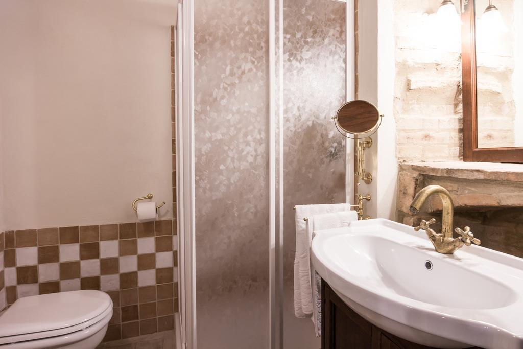 Domus In Castro Bed & Breakfast Montecchio  Oda fotoğraf